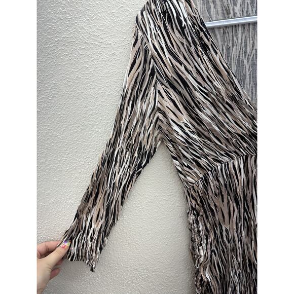 Womens Motherhood Maternity Blouse Size Small Brown Striped 3/4 Sleeve V-Neck - Picture 3 of 10